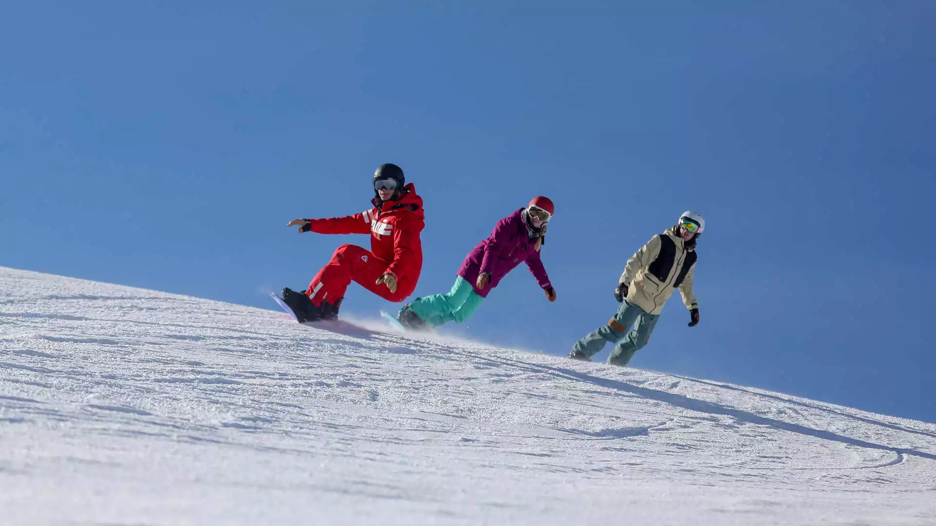 adultes et enfants cours collectifs snowboard